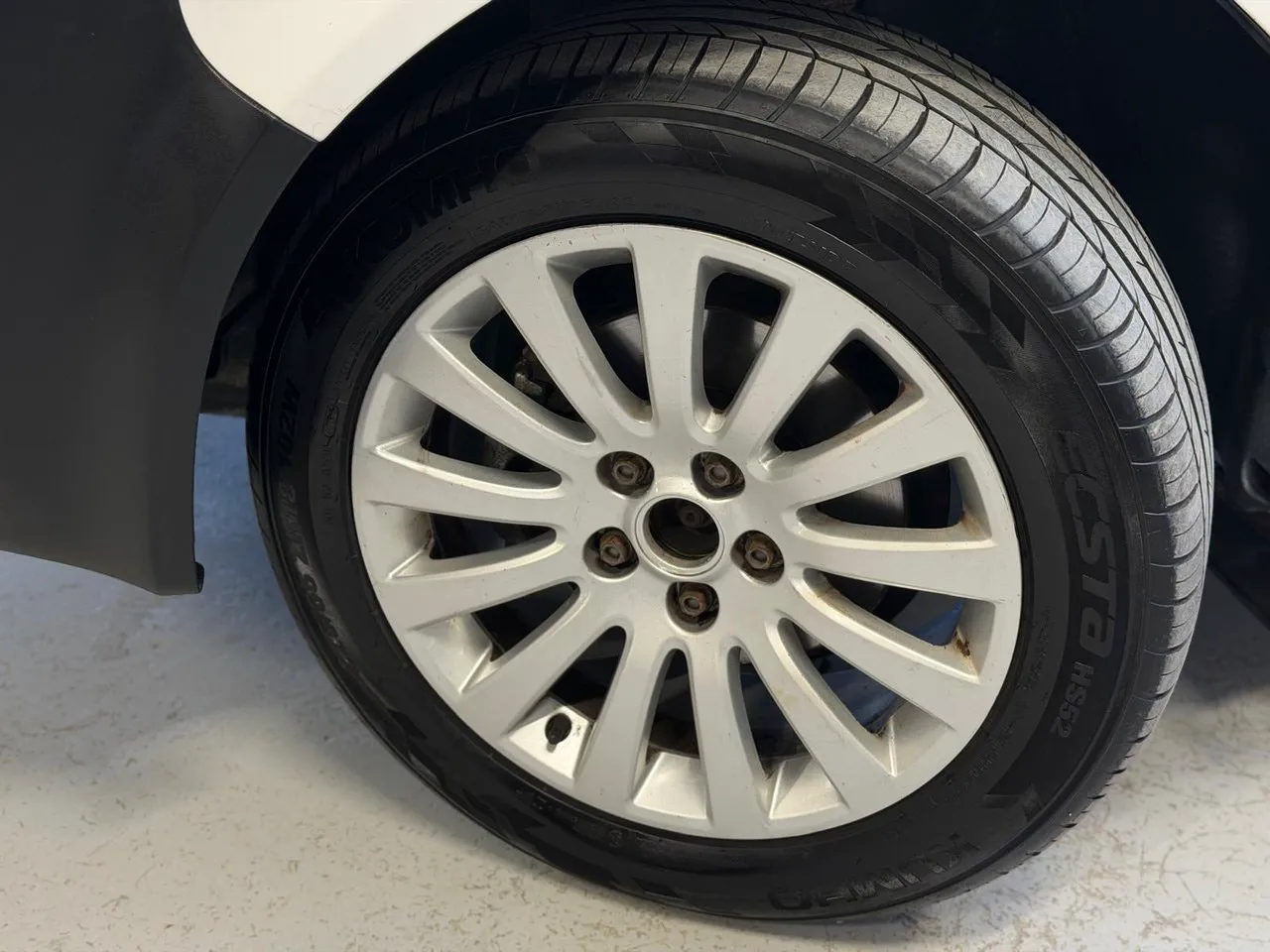 Vehicle image 15