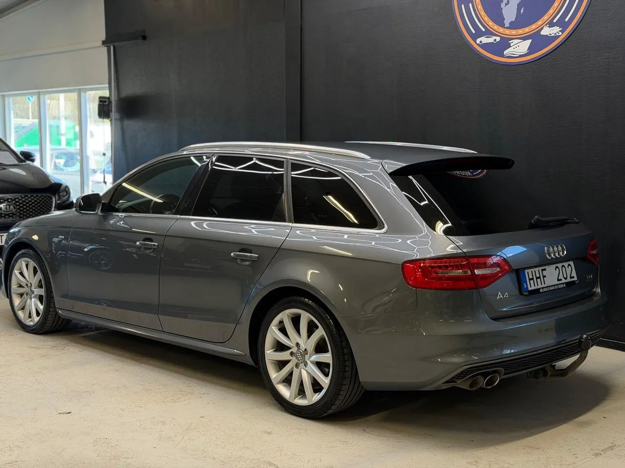 Vehicle image 19