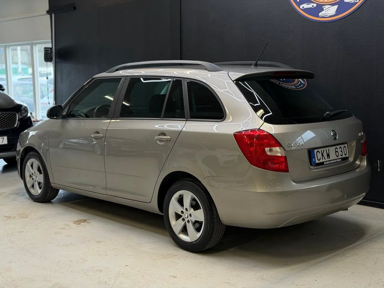 Vehicle image 18
