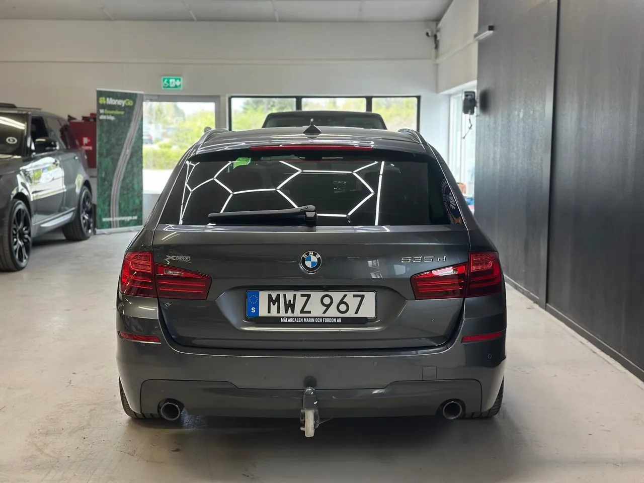 Vehicle image 30