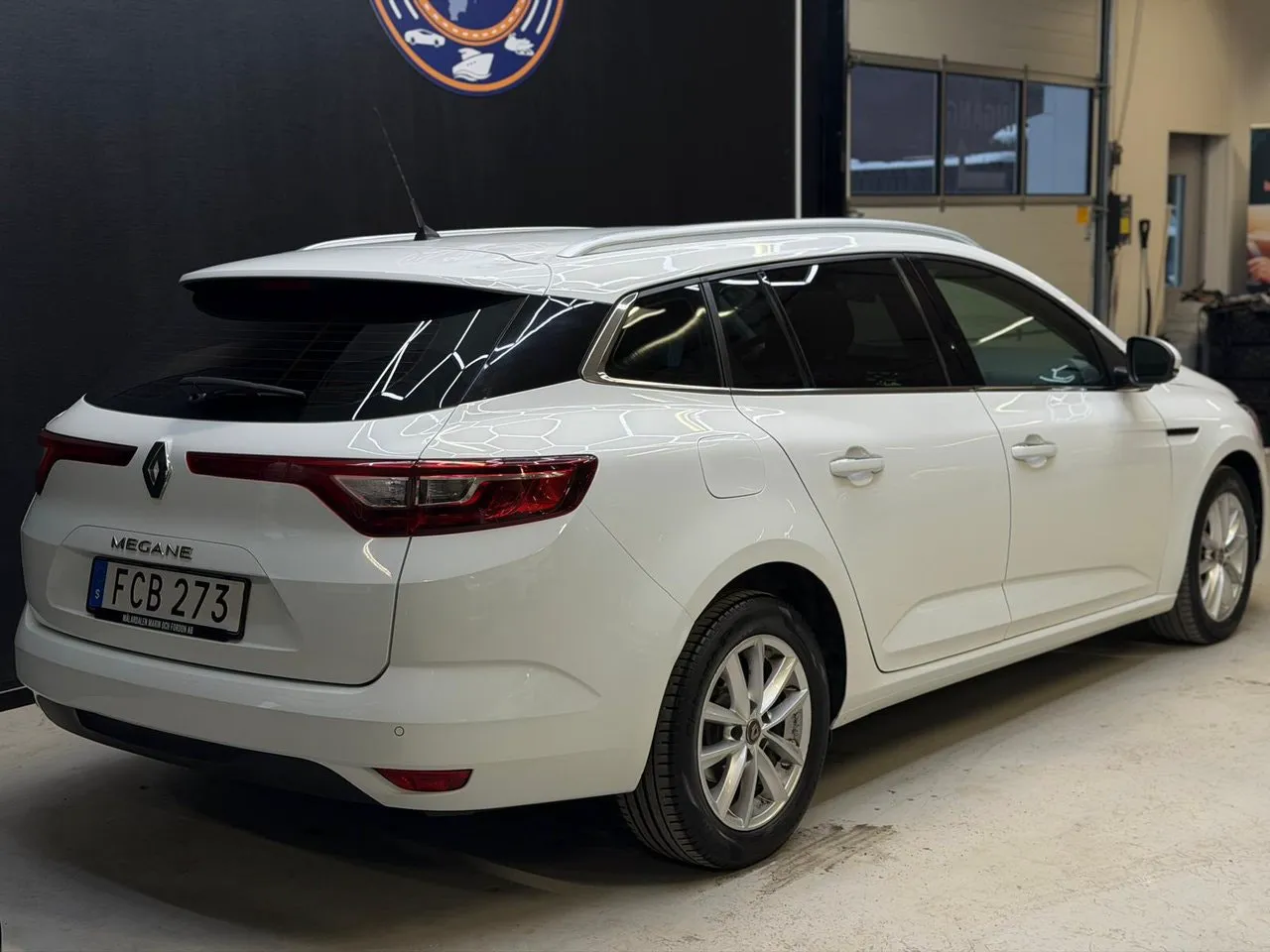 Vehicle image 18