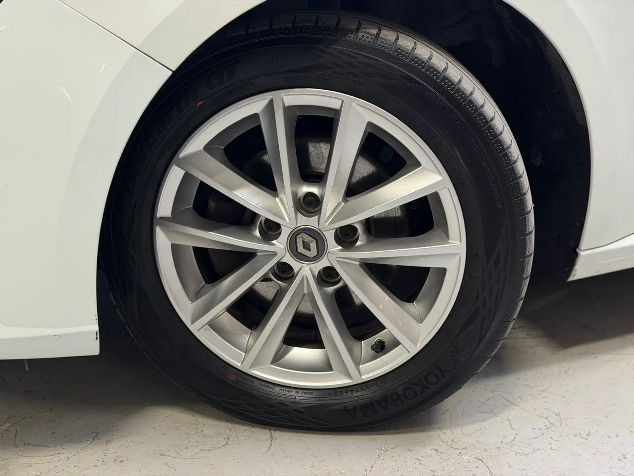 Vehicle image 15