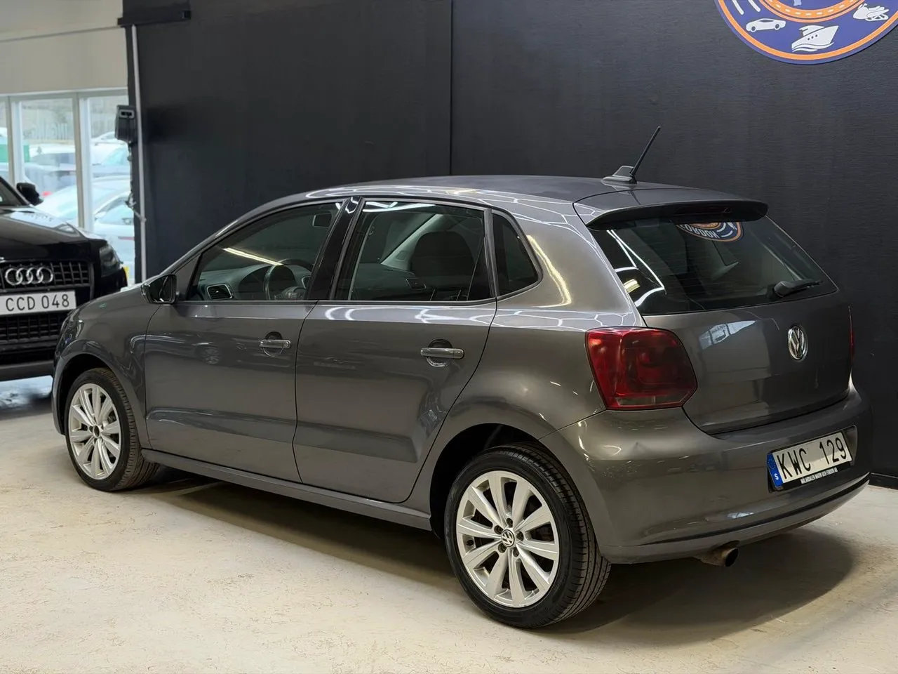 Vehicle image 19