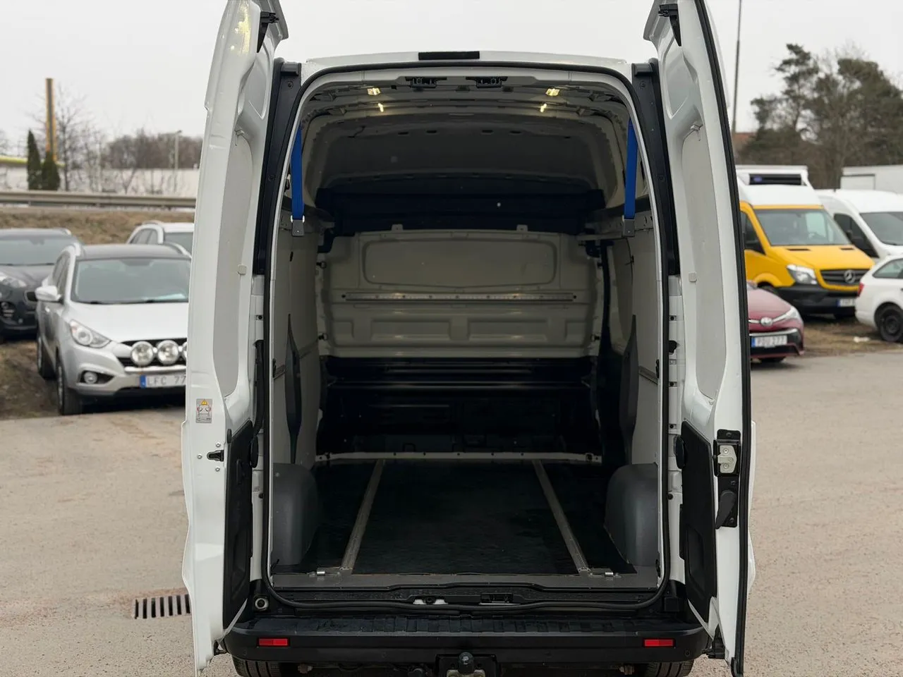 Vehicle image 14