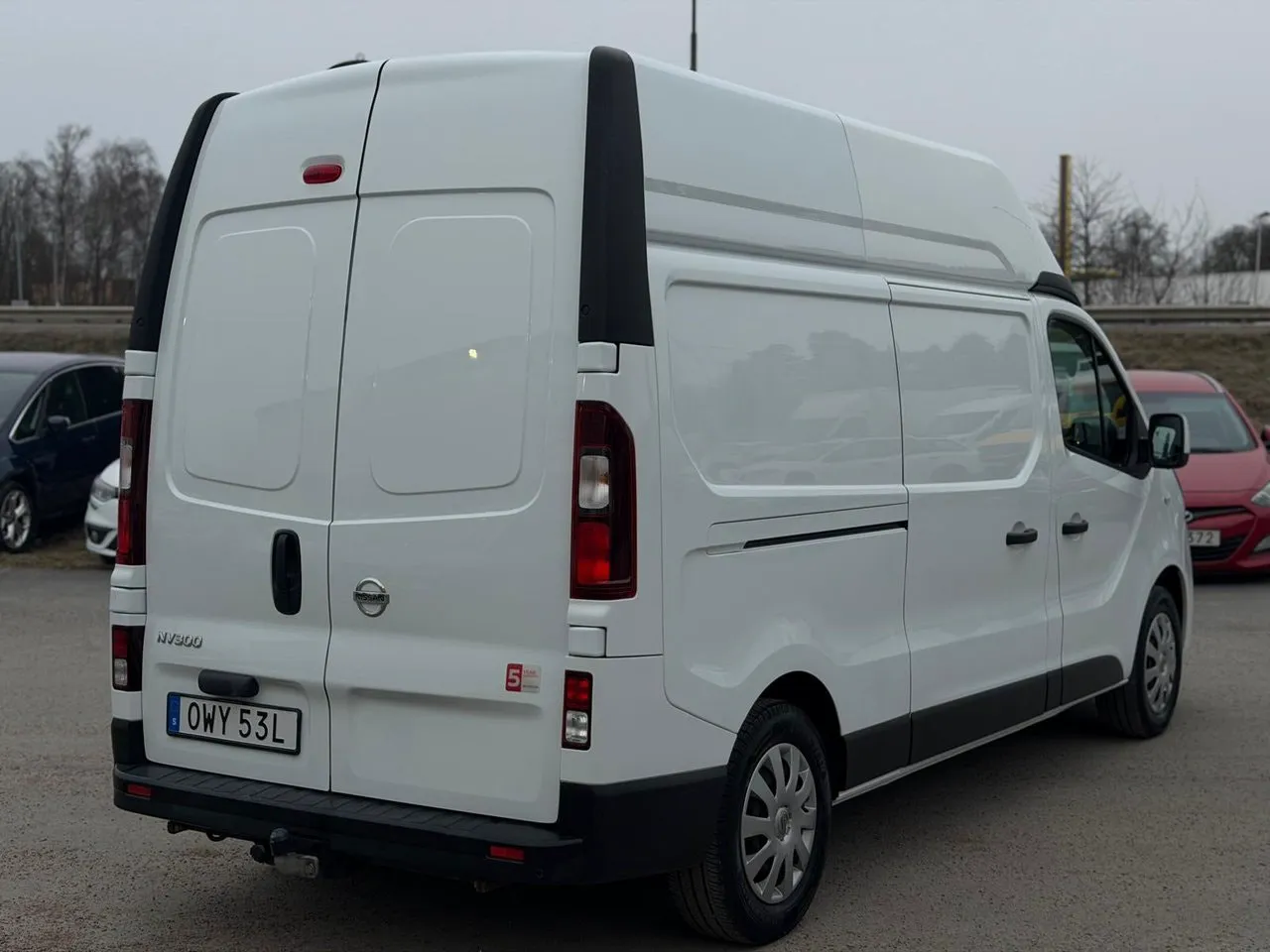 Vehicle image 15