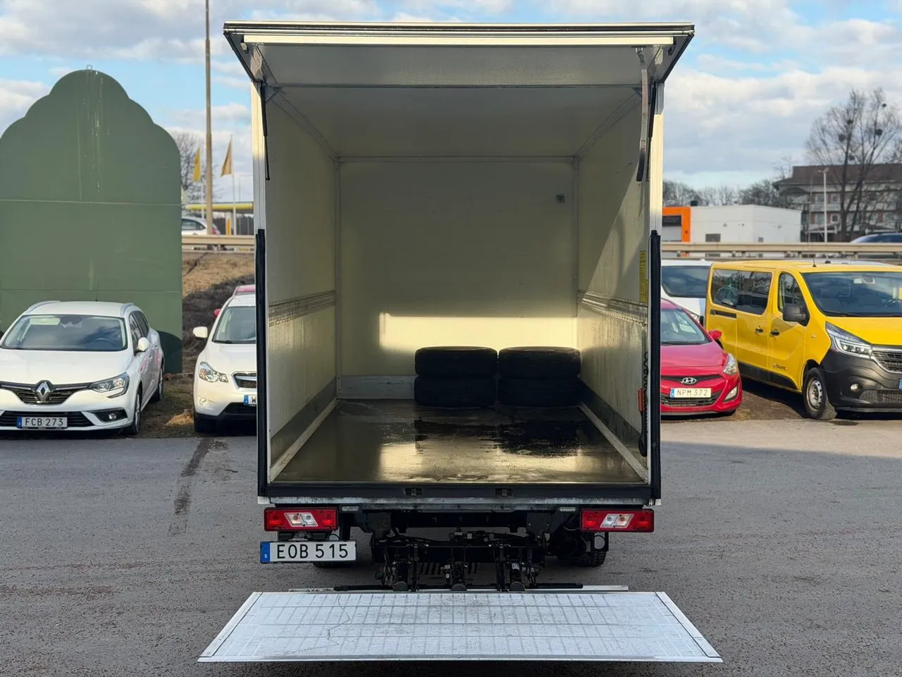 Vehicle image 13
