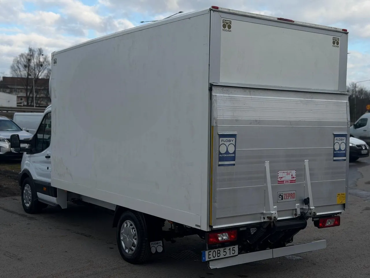 Vehicle image 15