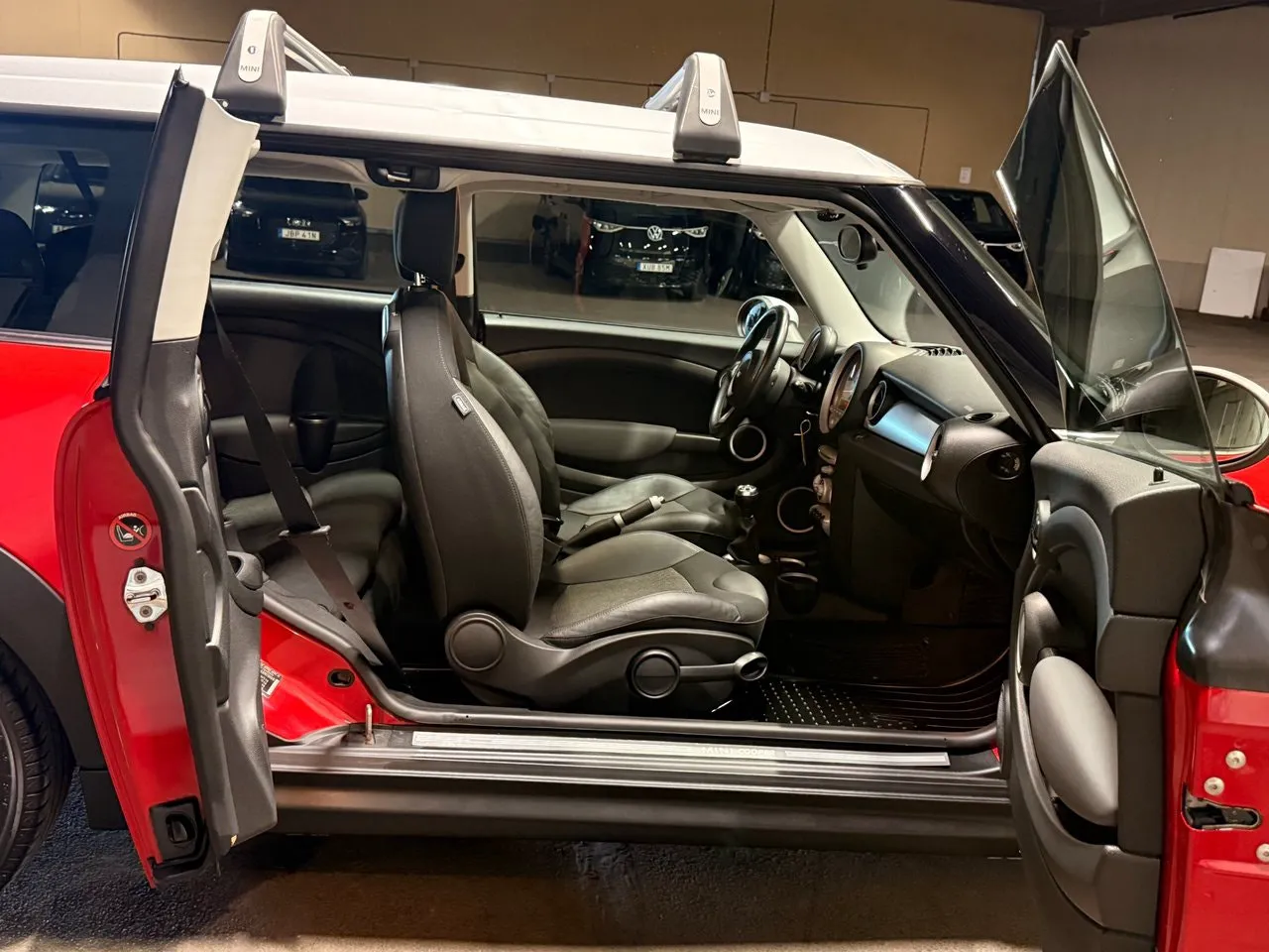 Vehicle image 16