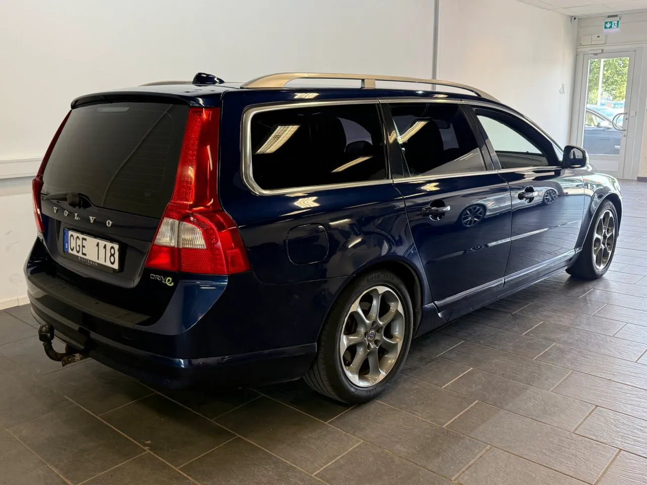 Vehicle image 10