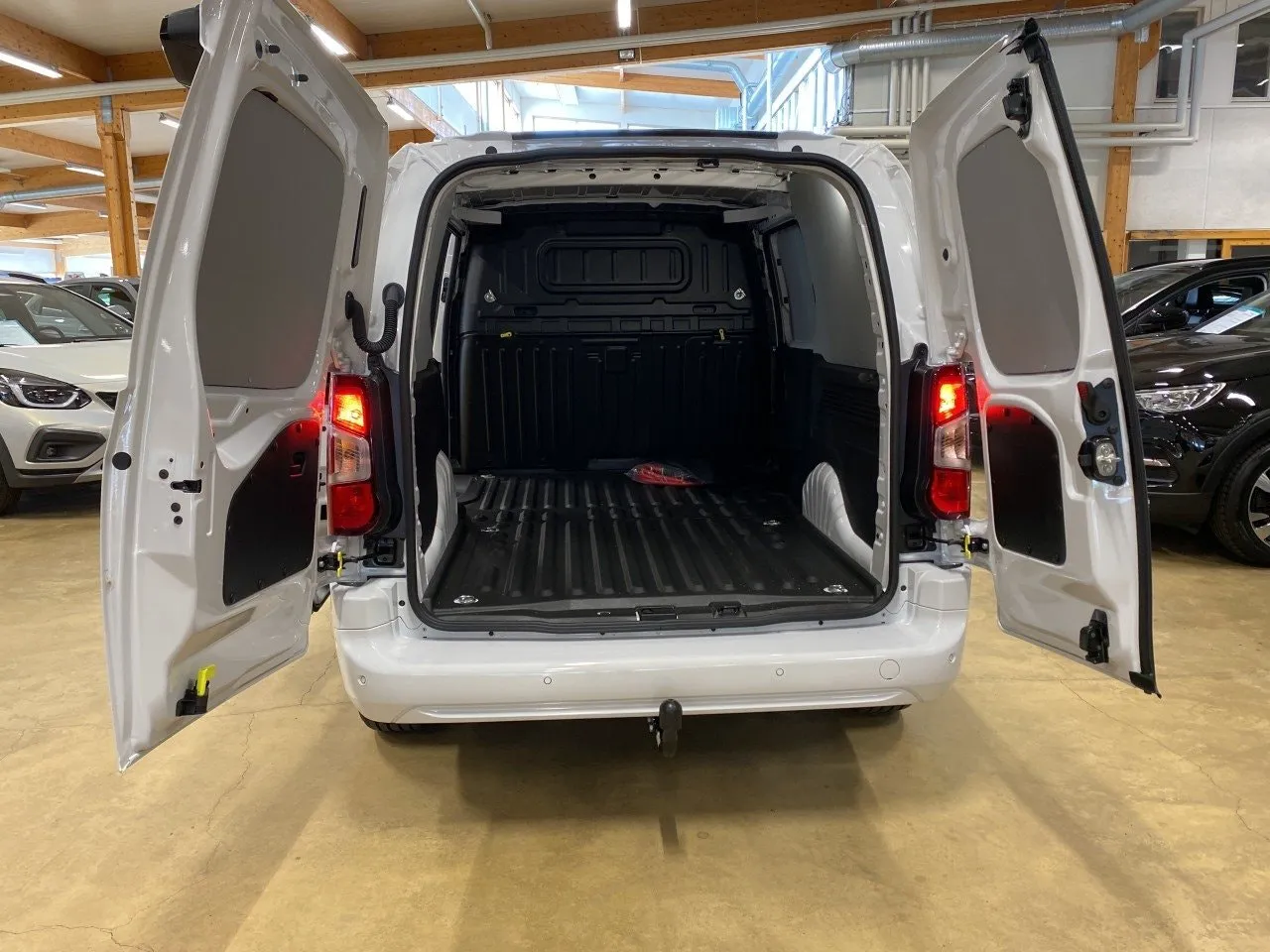 Vehicle image 13