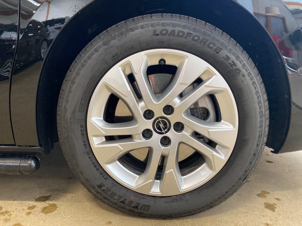 Vehicle image 17