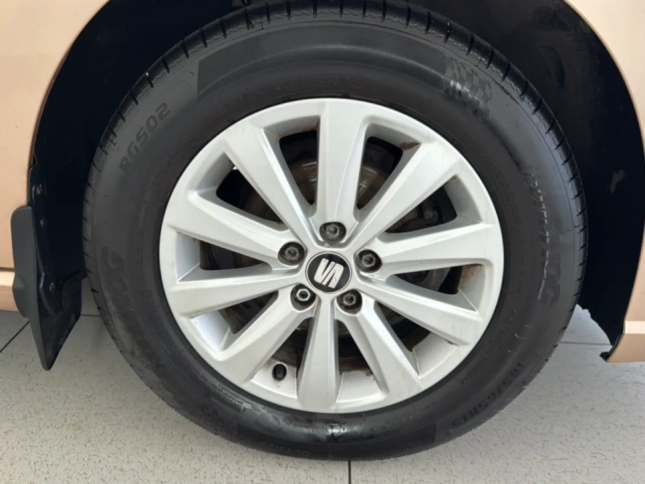Vehicle image 14