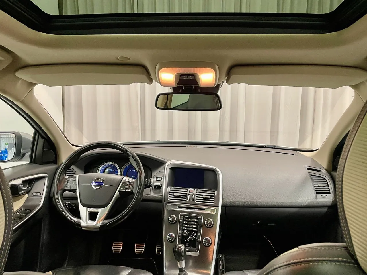Vehicle image 18