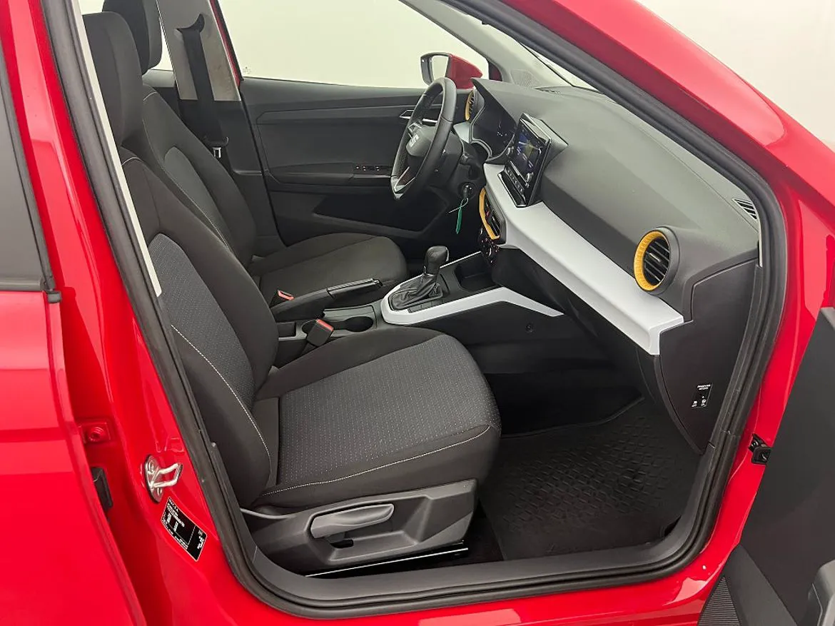 Vehicle image 15