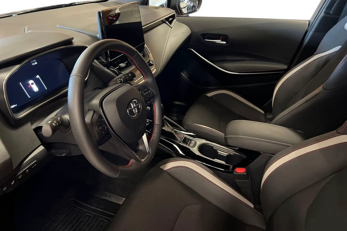 Vehicle image 13