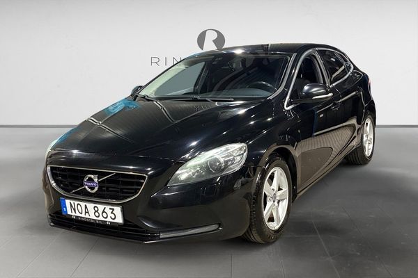Volvo V40 D2 115 HK MOMENTUM DRAG NAVI D-VÄRM KAMREM BYTT 16" - 2015