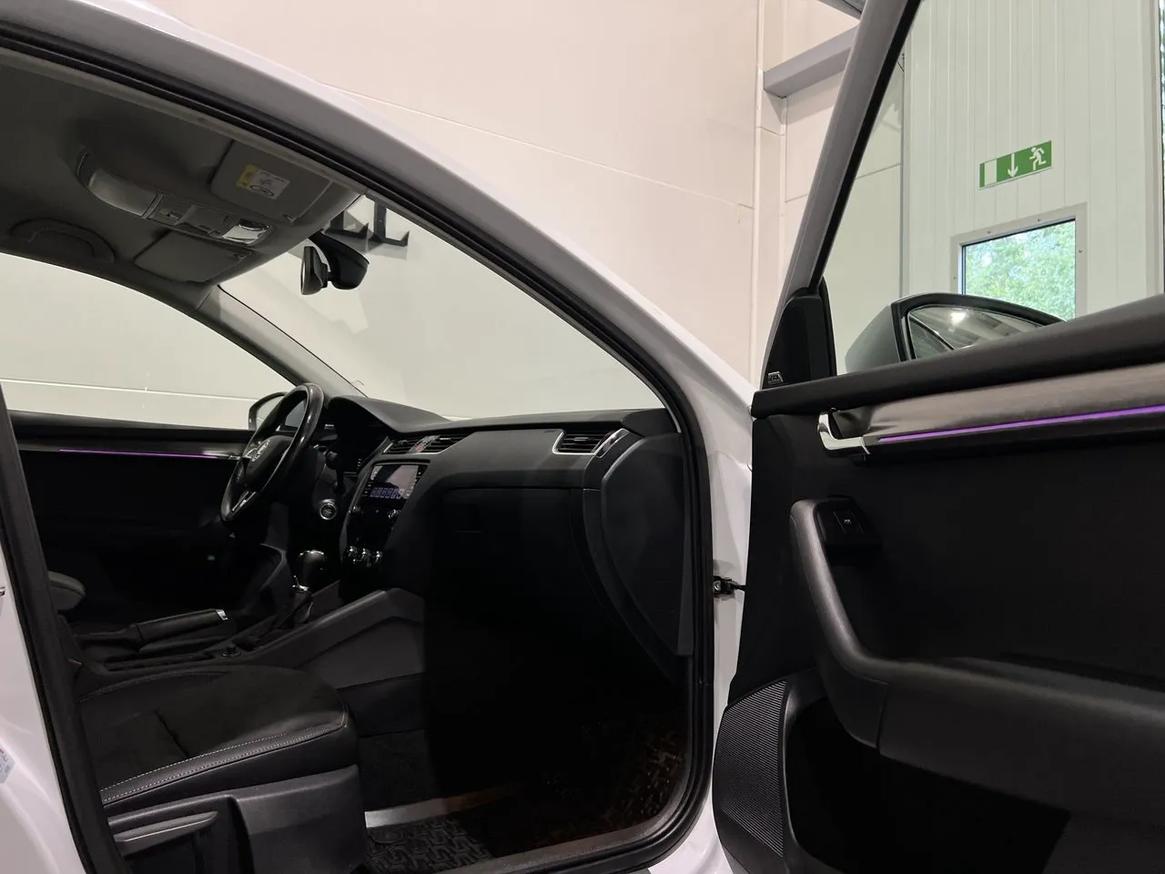 Vehicle image 23