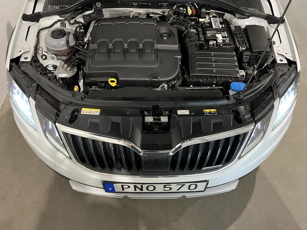 Vehicle image 12