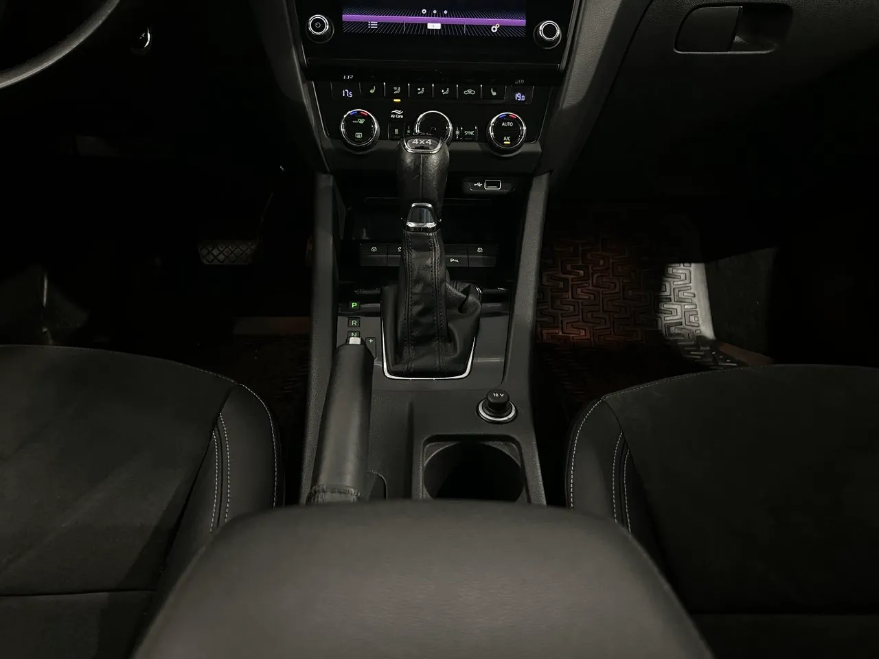 Vehicle image 18