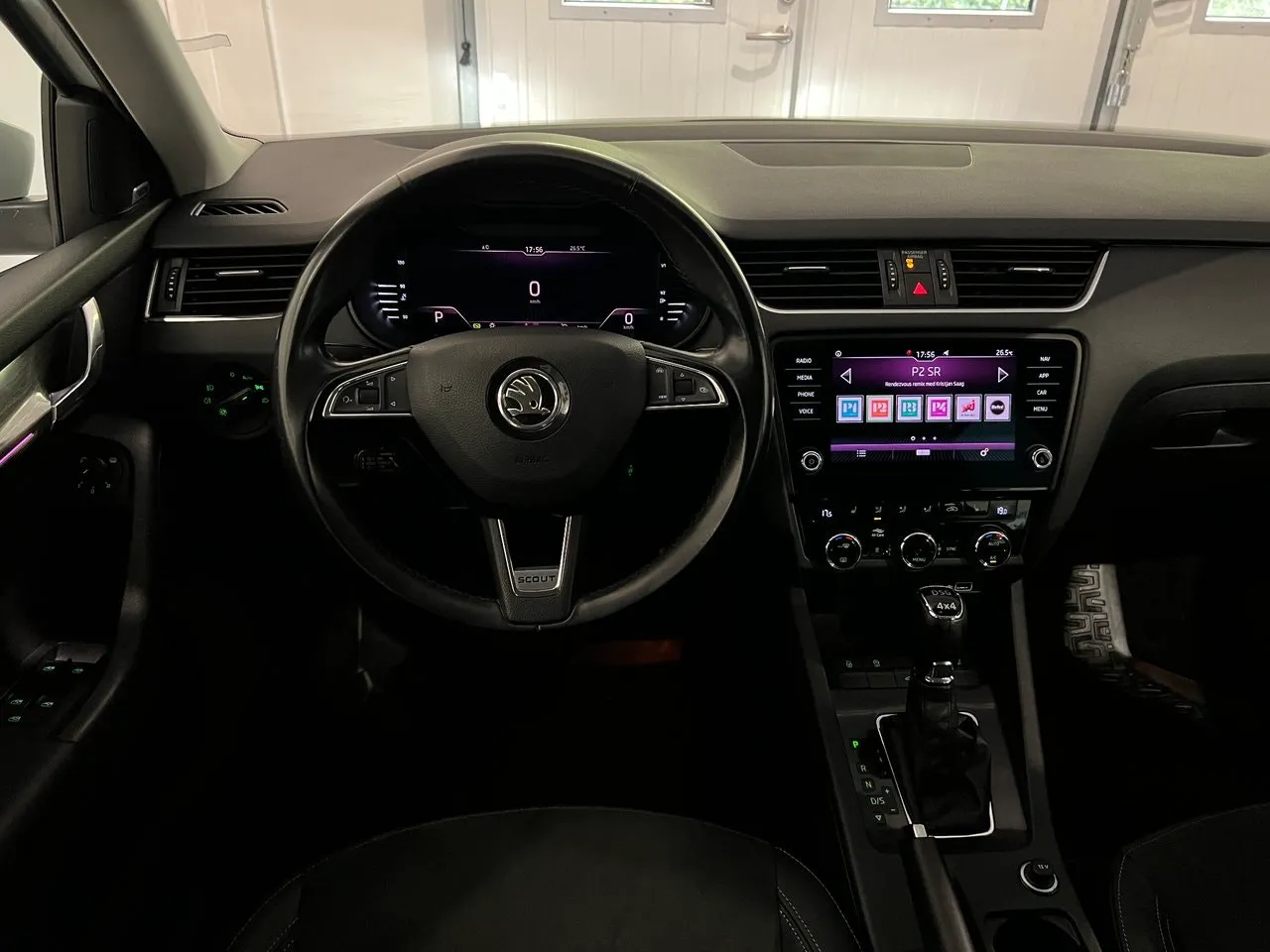 Vehicle image 16