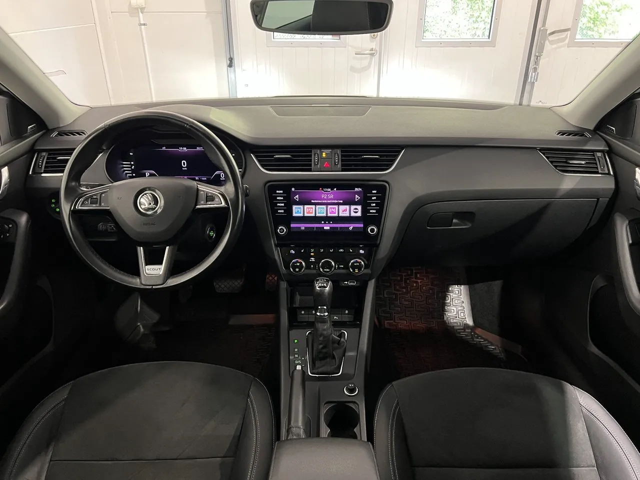 Vehicle image 15