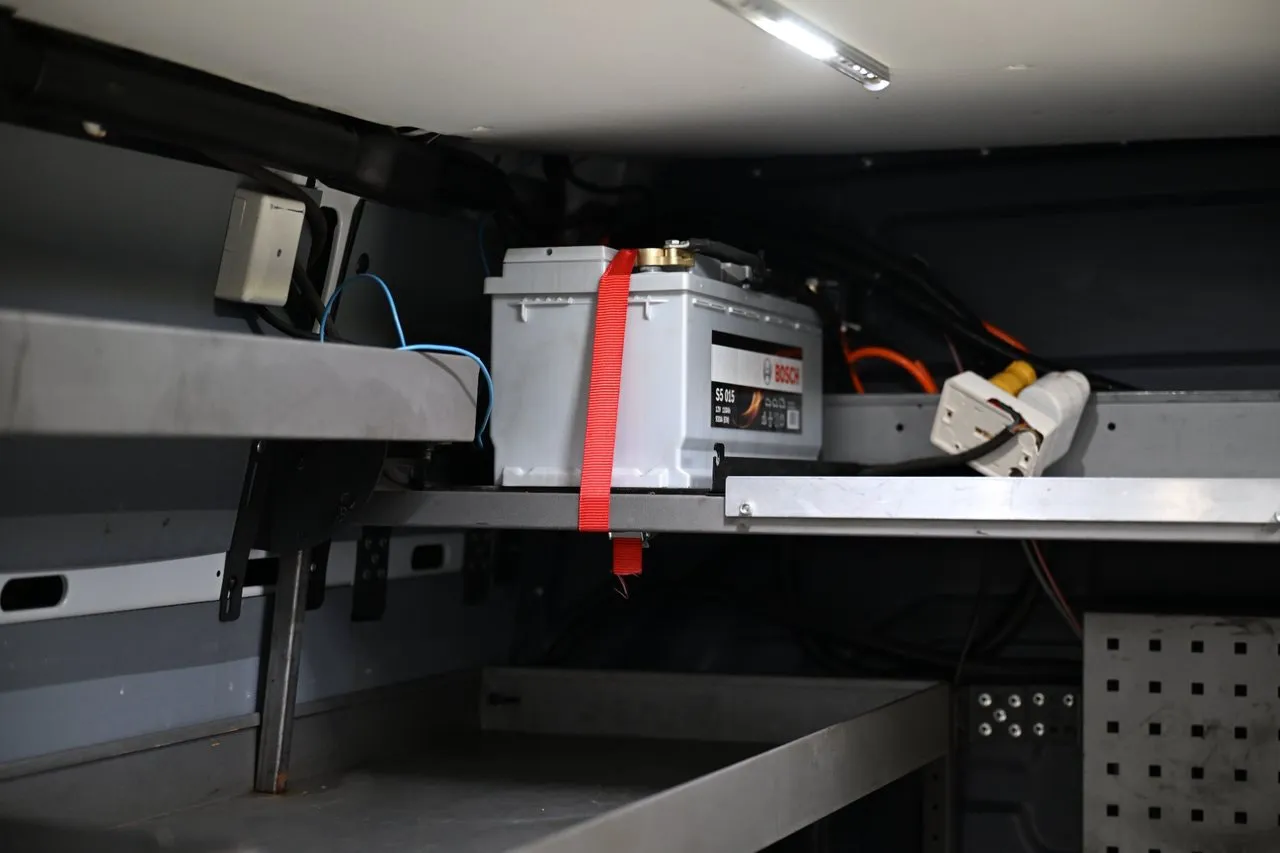 Vehicle image 13