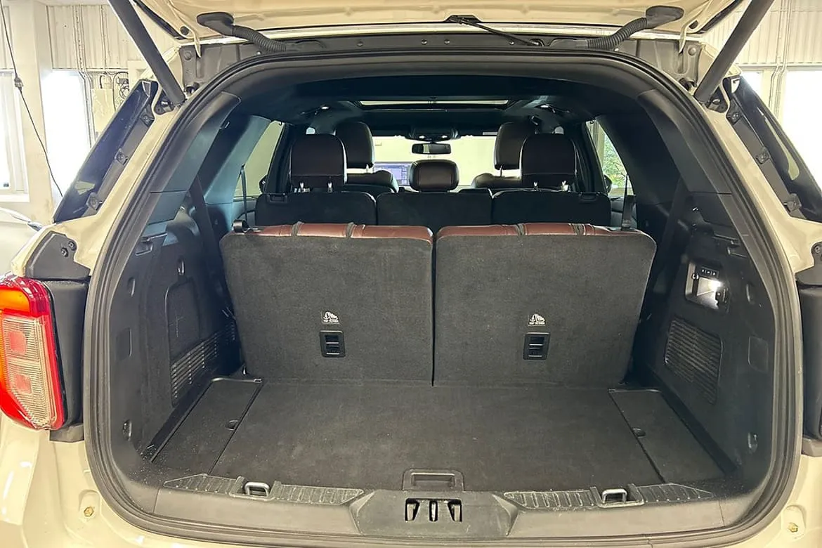 Vehicle image 23