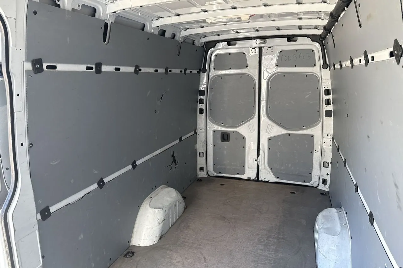 Vehicle image 21