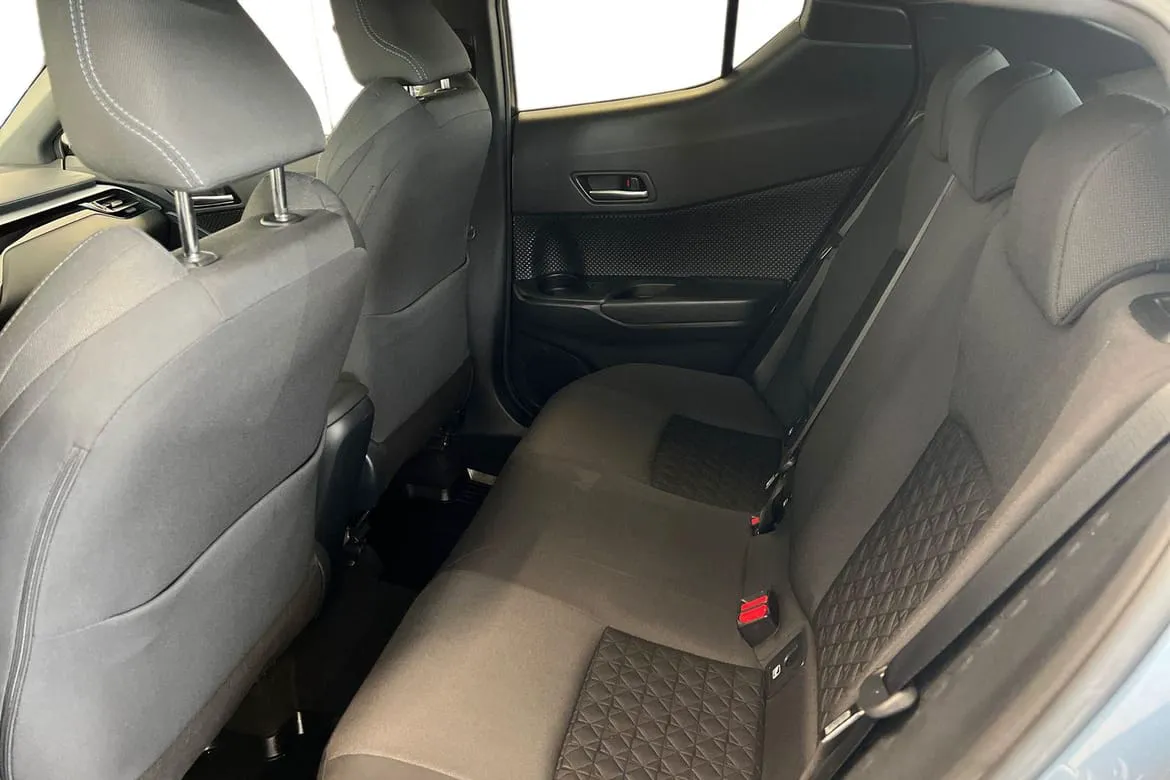Vehicle image 12