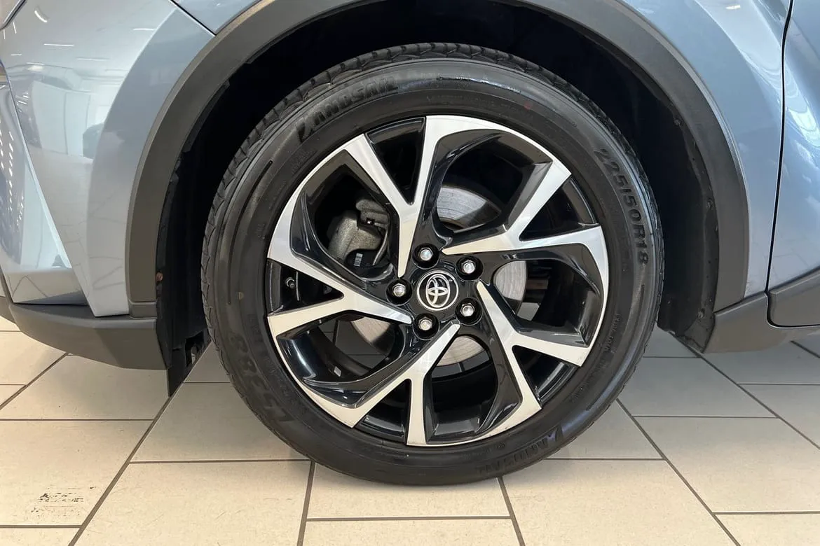 Vehicle image 16