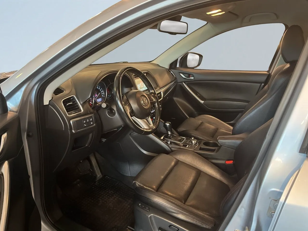 Vehicle image 6