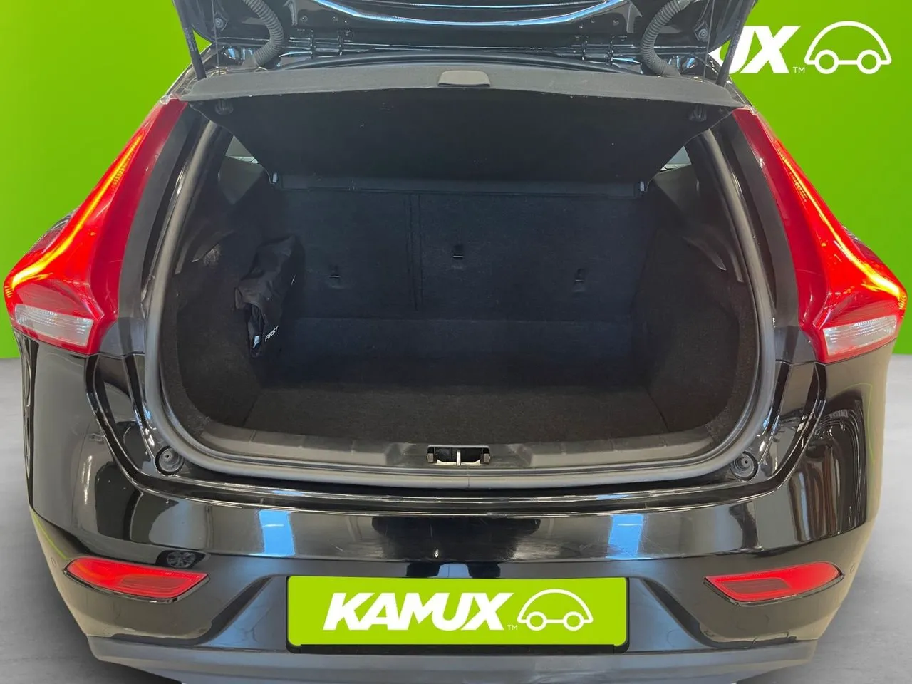 Vehicle image 15