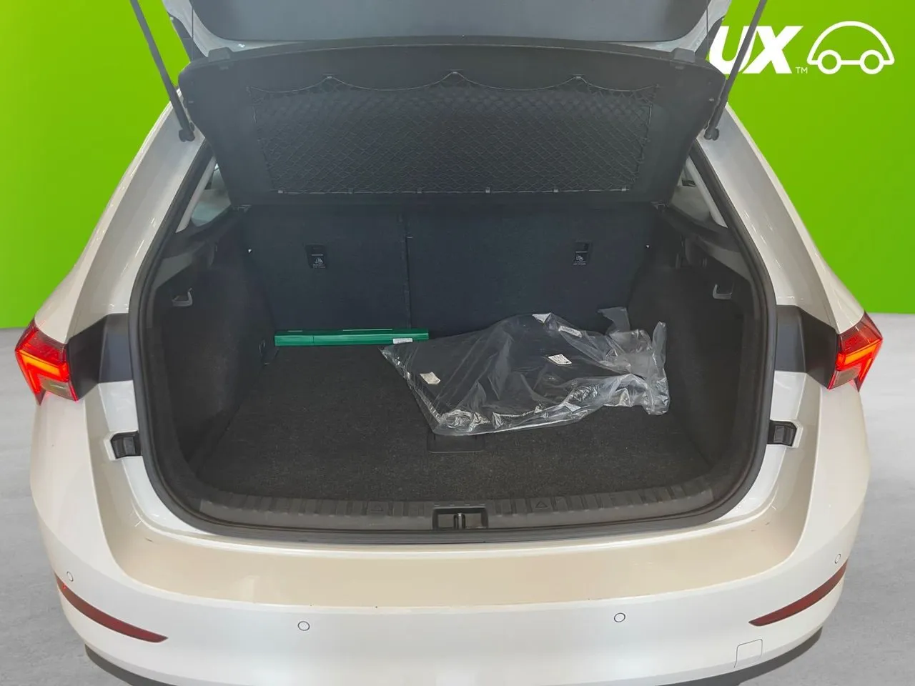 Vehicle image 15