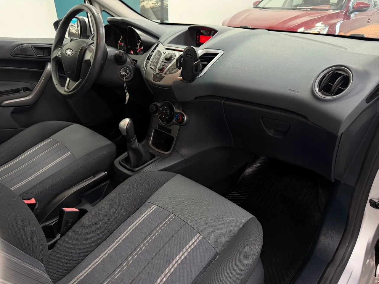 Vehicle image 7