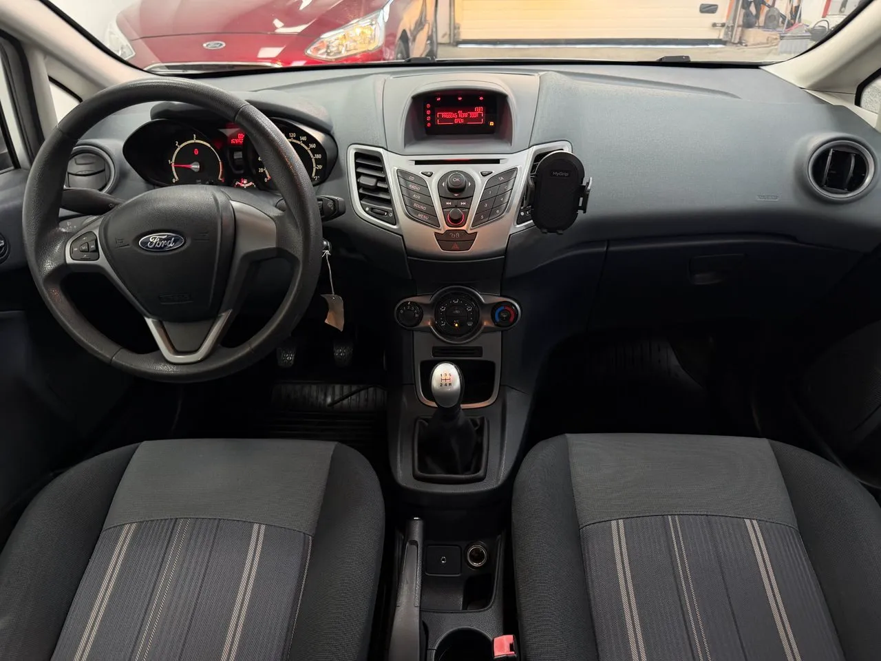 Vehicle image 5