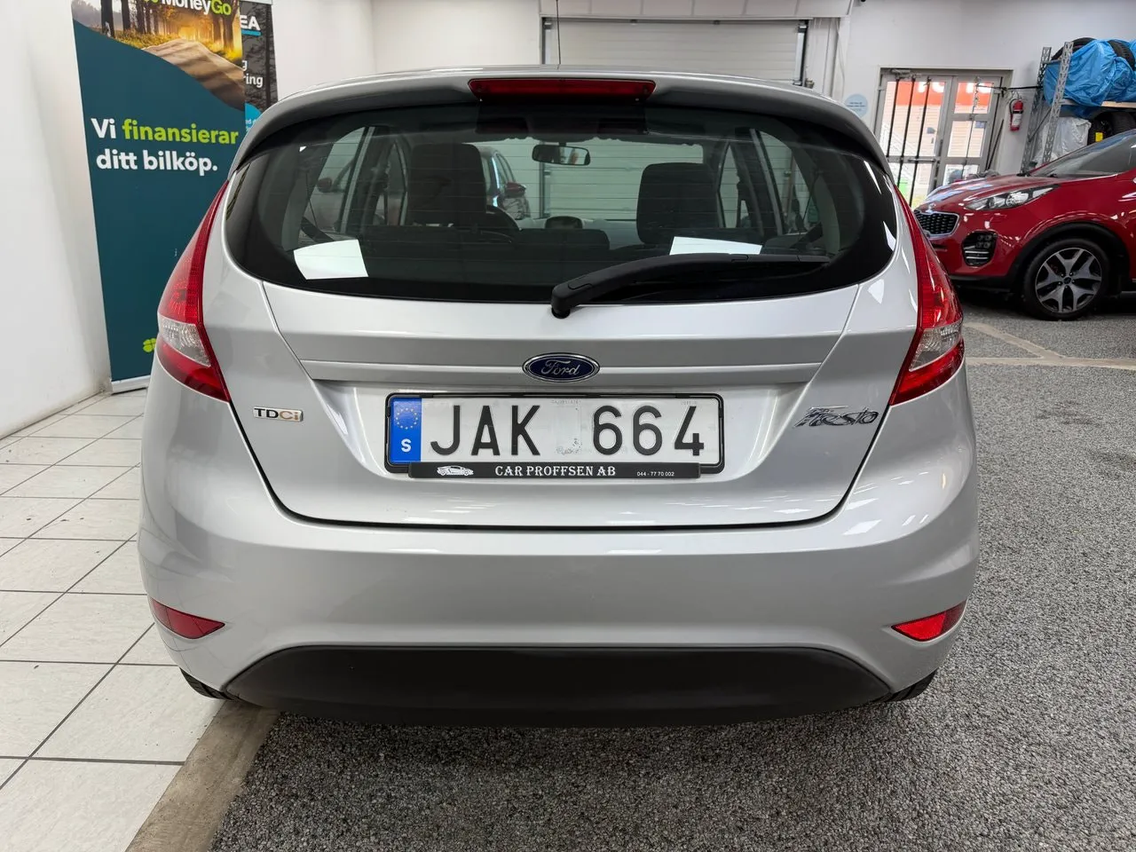 Vehicle image 14