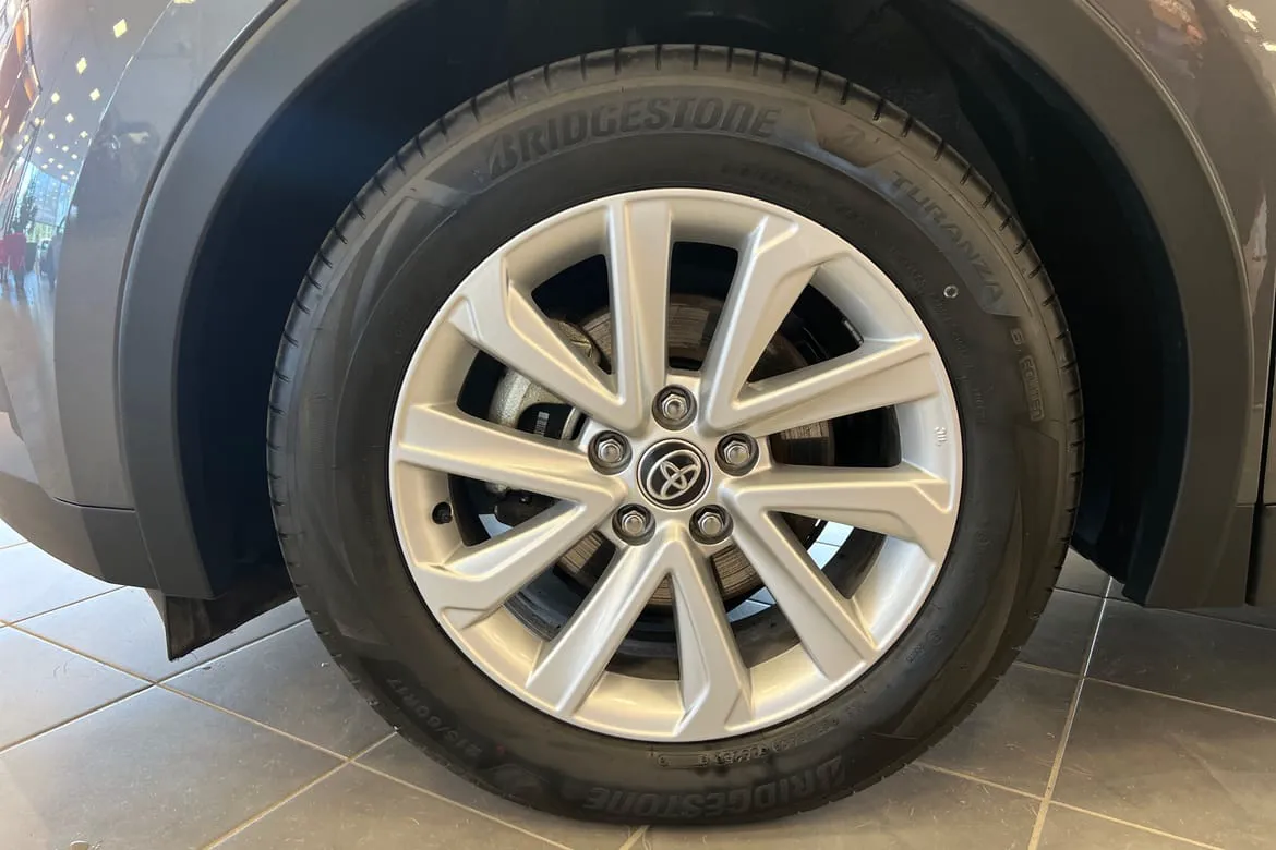 Vehicle image 16