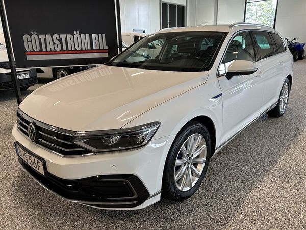 Volkswagen Passat GTE /Cockpit,IQ,Värmare,Drag,mm - 2021