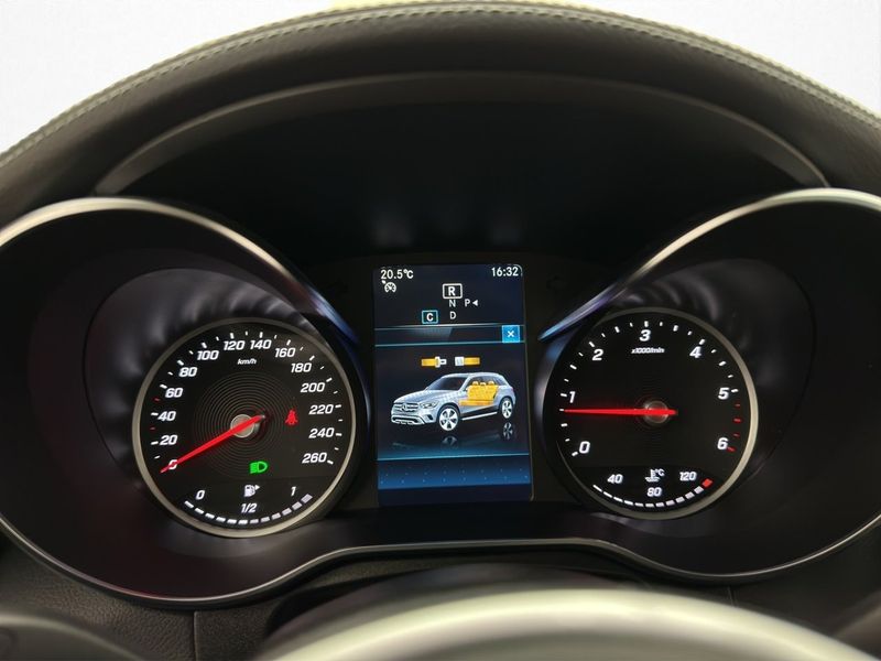 Mercedes GLC220 bild 16