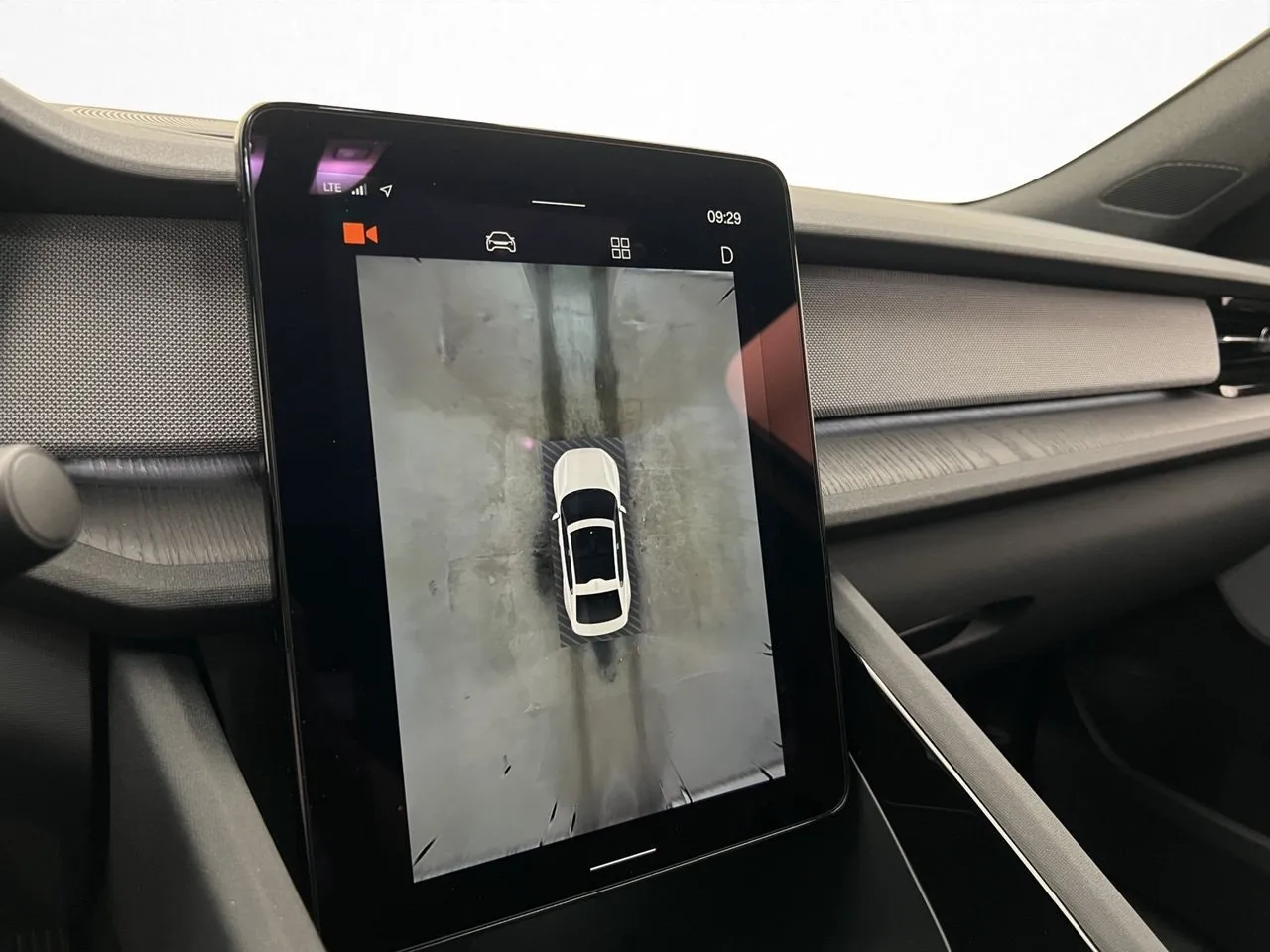 Vehicle image 16
