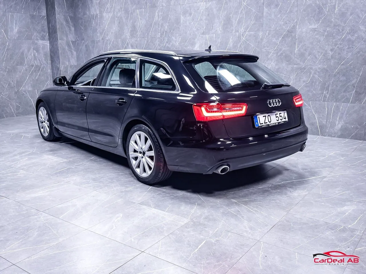 Vehicle image 4