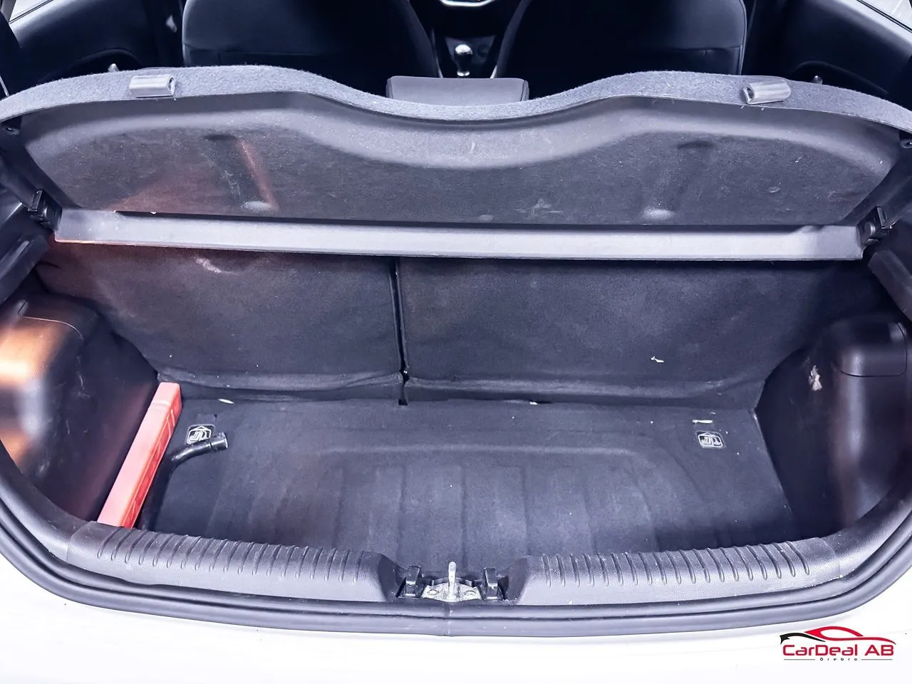 Vehicle image 16
