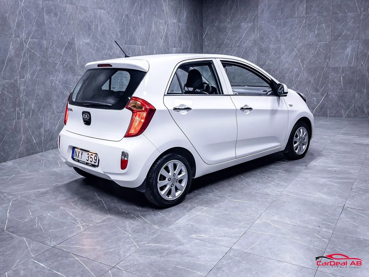 Vehicle image 6