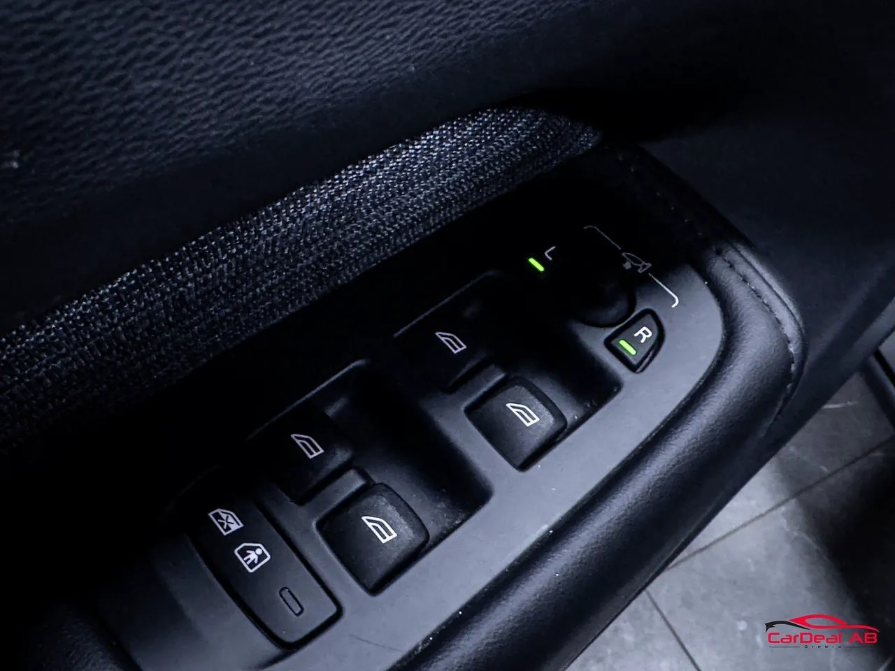 Vehicle image 30