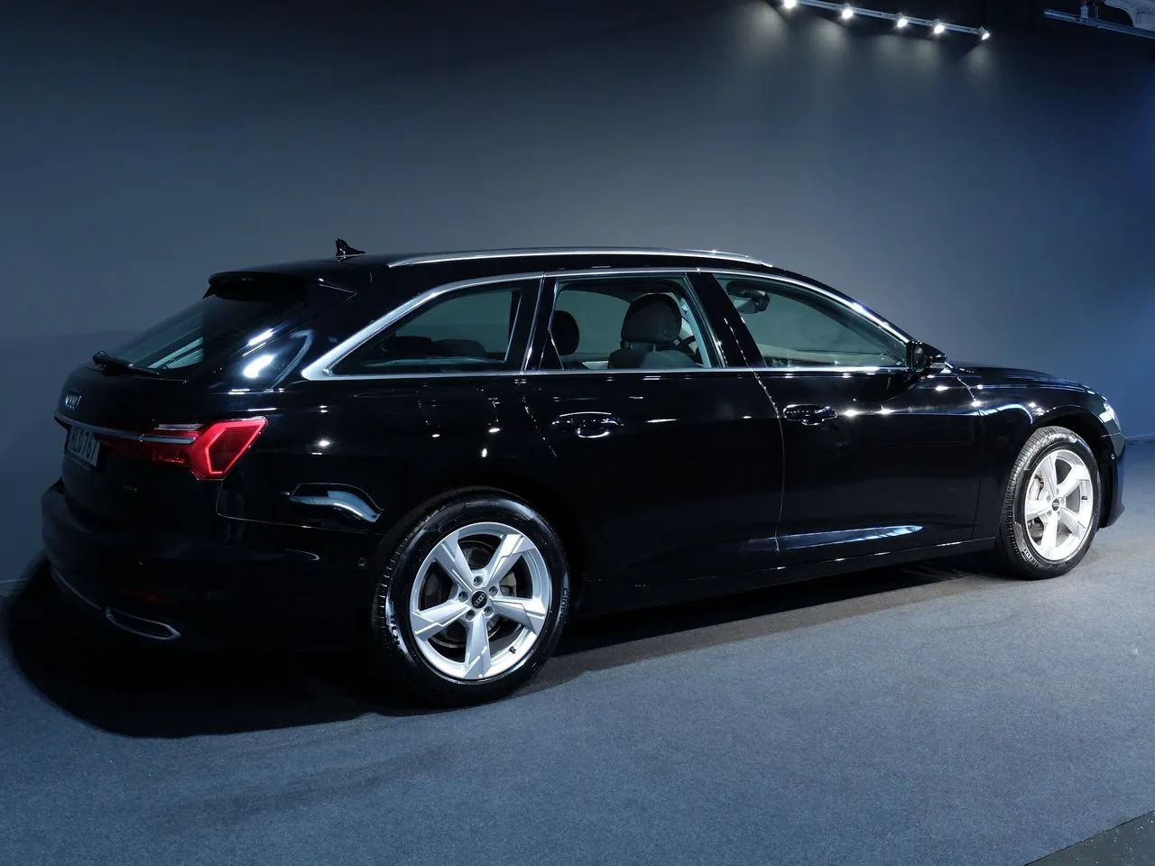 Vehicle image 9
