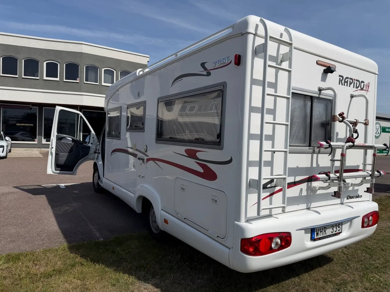 Vehicle image 7