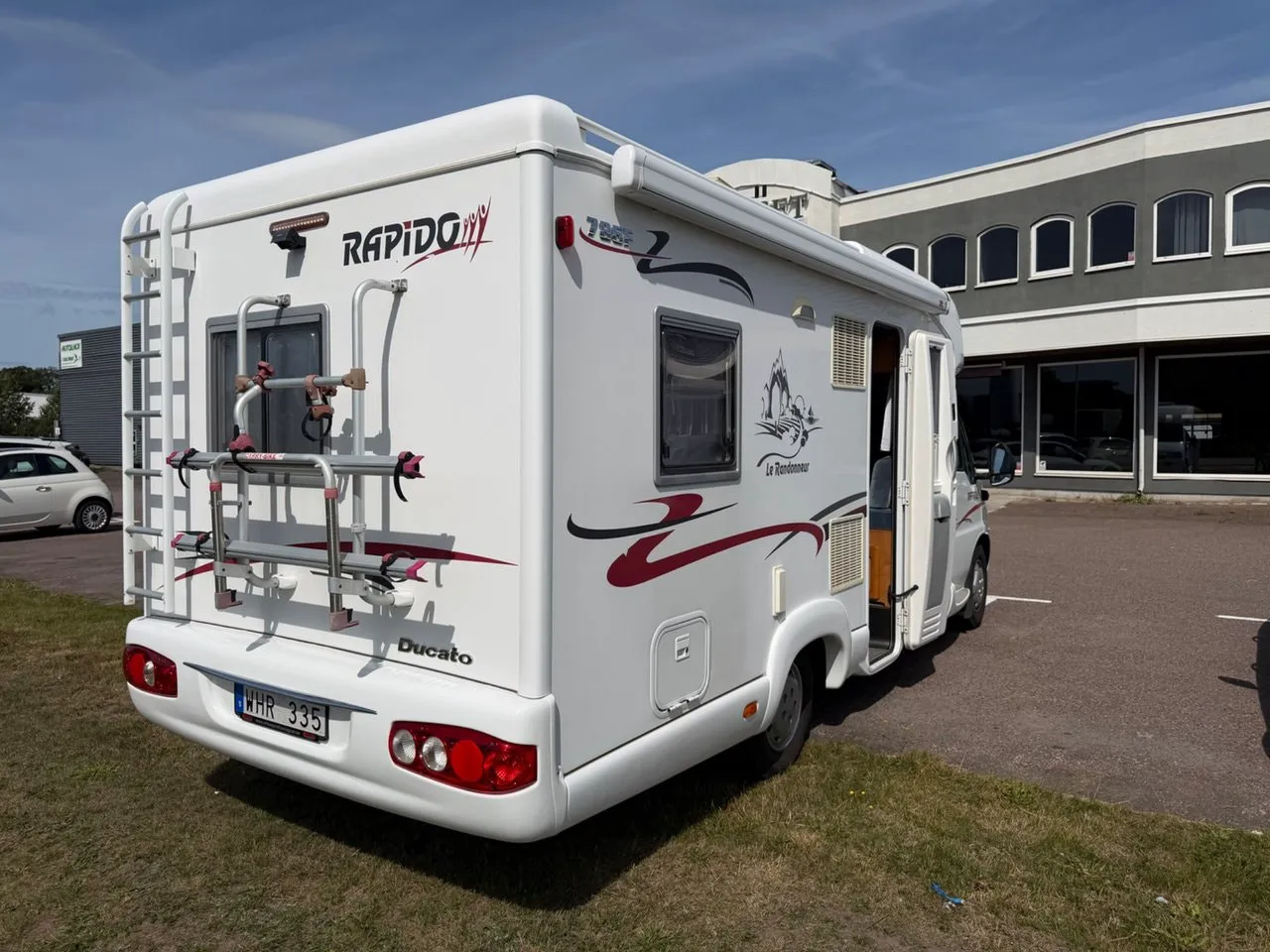 Vehicle image 9