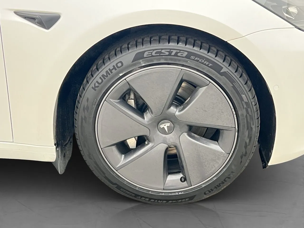 Vehicle image 33