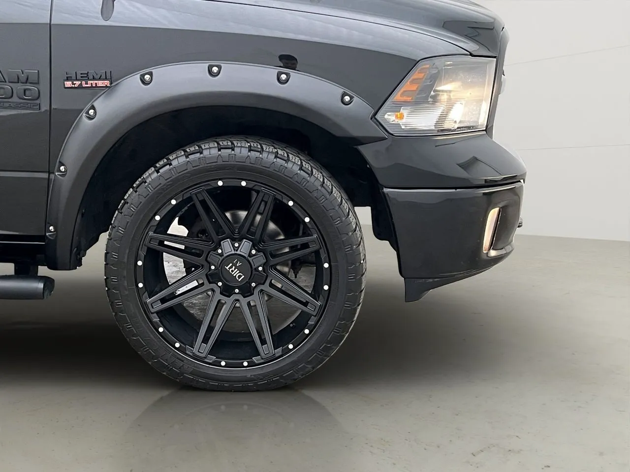 Vehicle image 32
