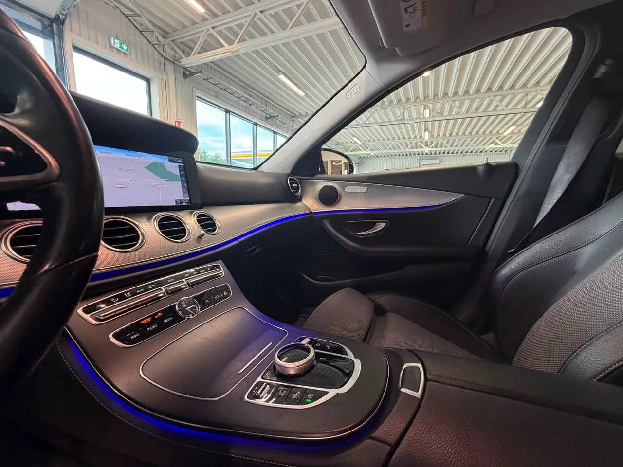 Vehicle image 25